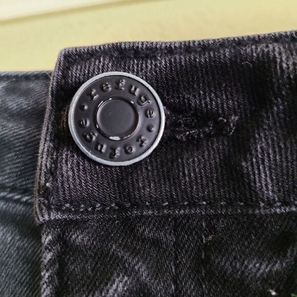 Refuge Distressed Shorts   - Picture 2 of 7